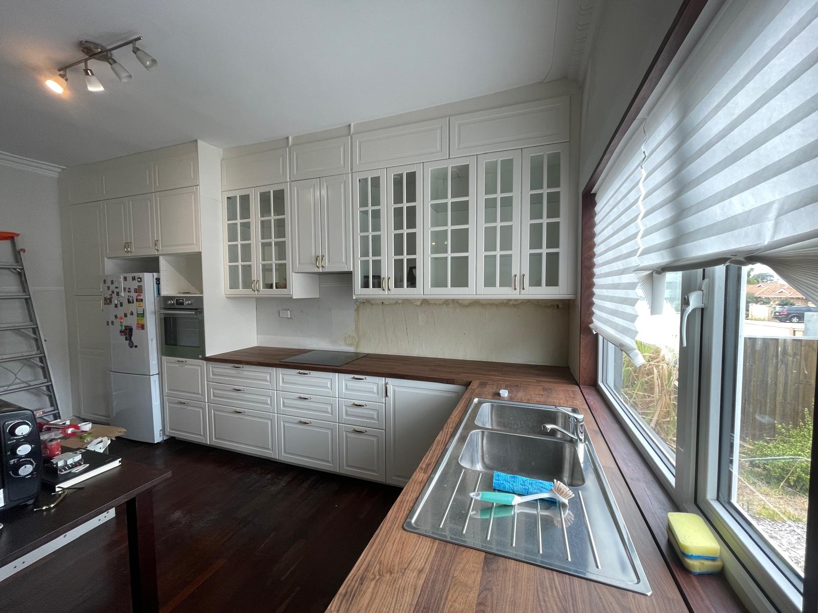 Real MESBANDR kitchen fit-out with shaker cabinetry